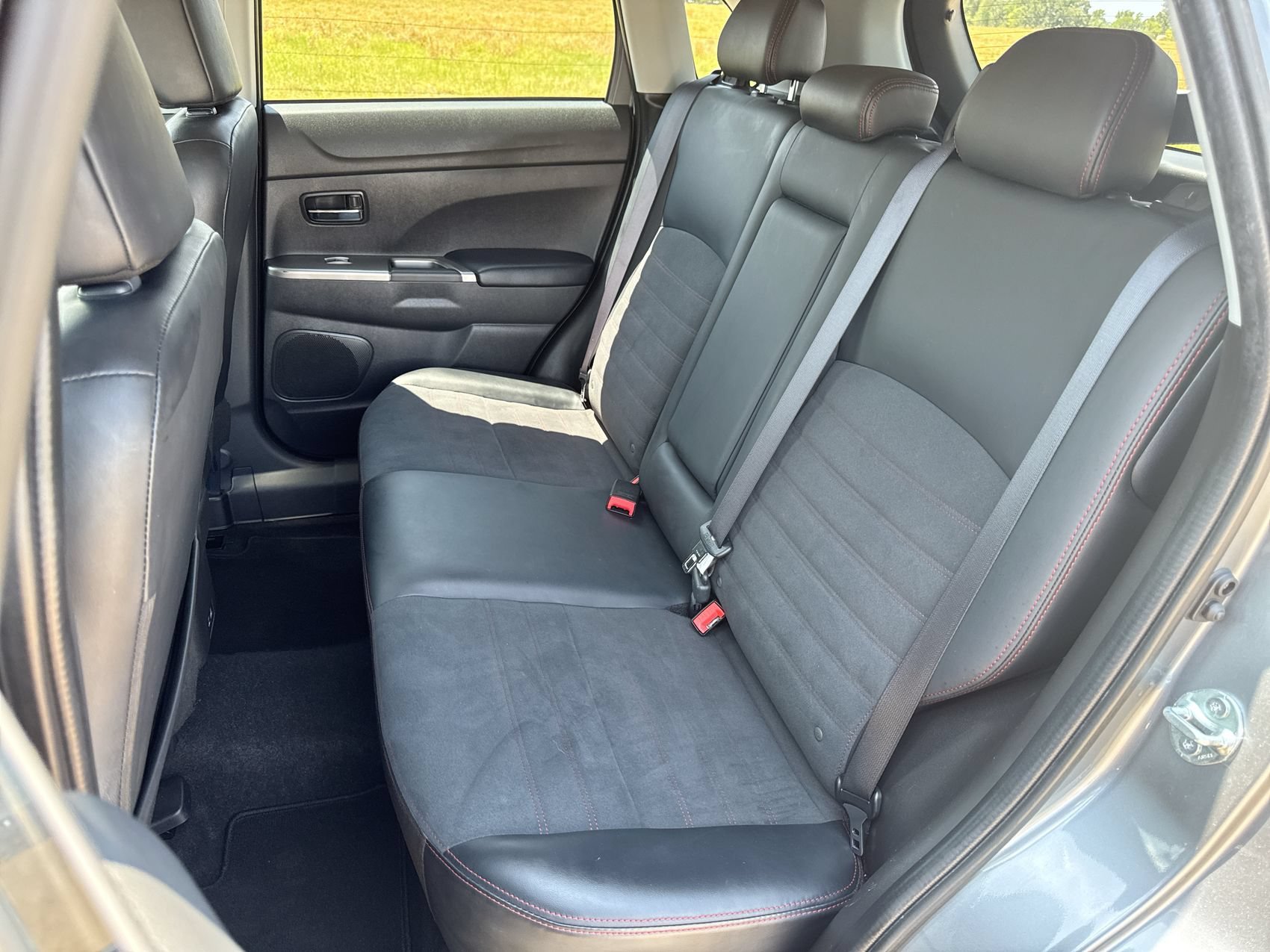 Used 2025 Gray Mitsubishi S image 22