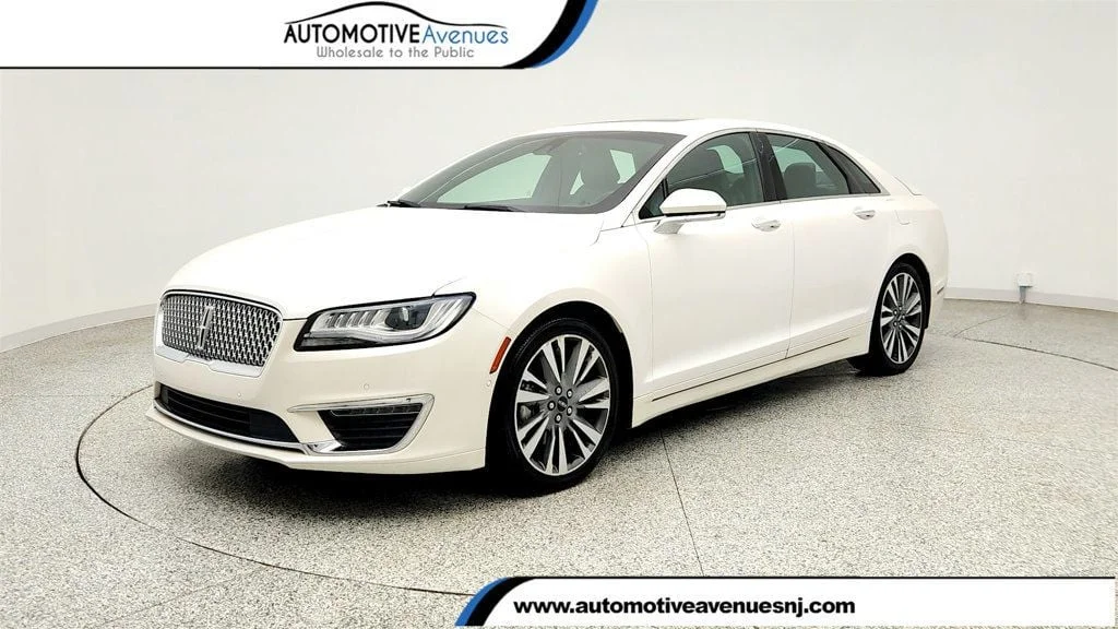 Used 2020 White Platinum Metallic Tri-Coat Lincoln Hybrid Reserve FWD image 1