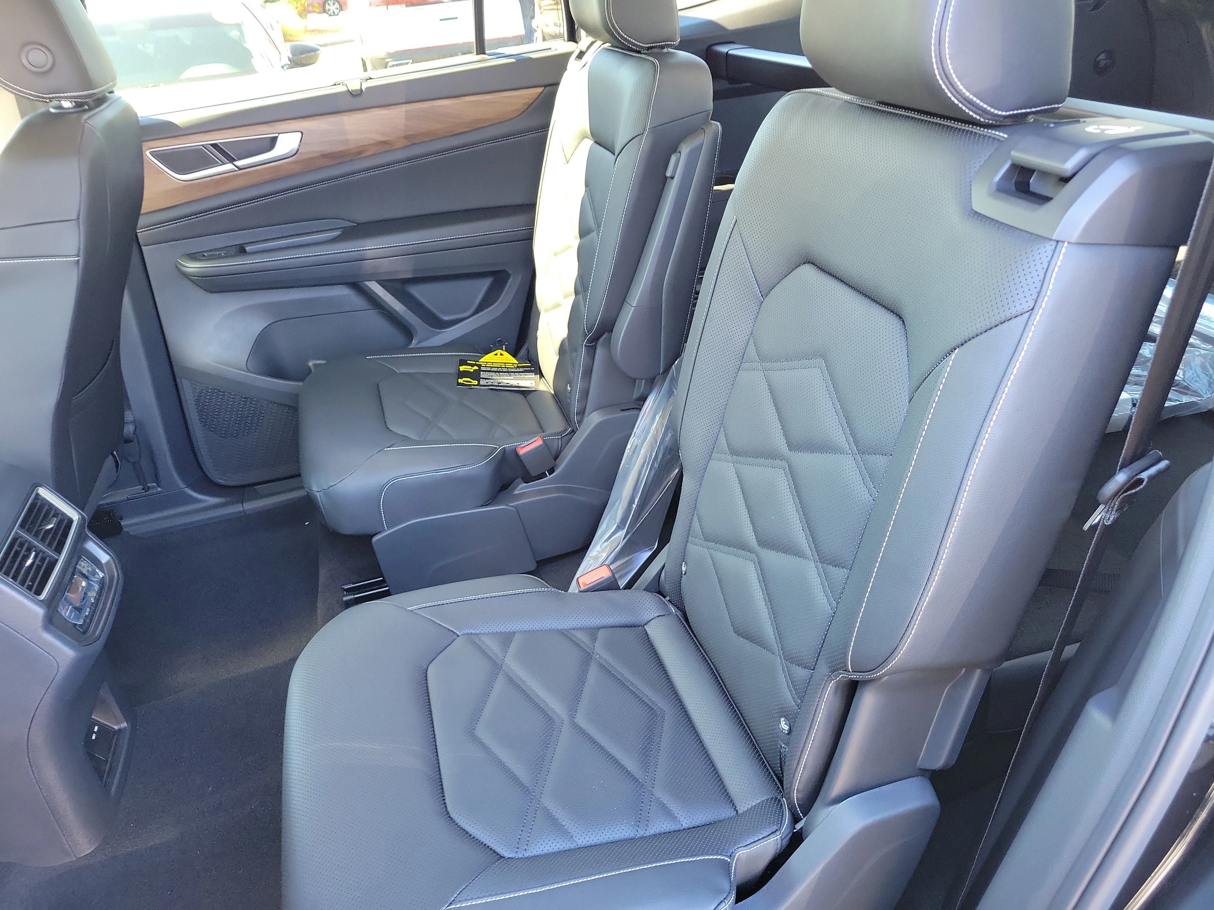 New 2026 Black Volkswagen SE w/Technology image 15