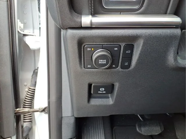Used 2025 Silver Ford Platinum image 23