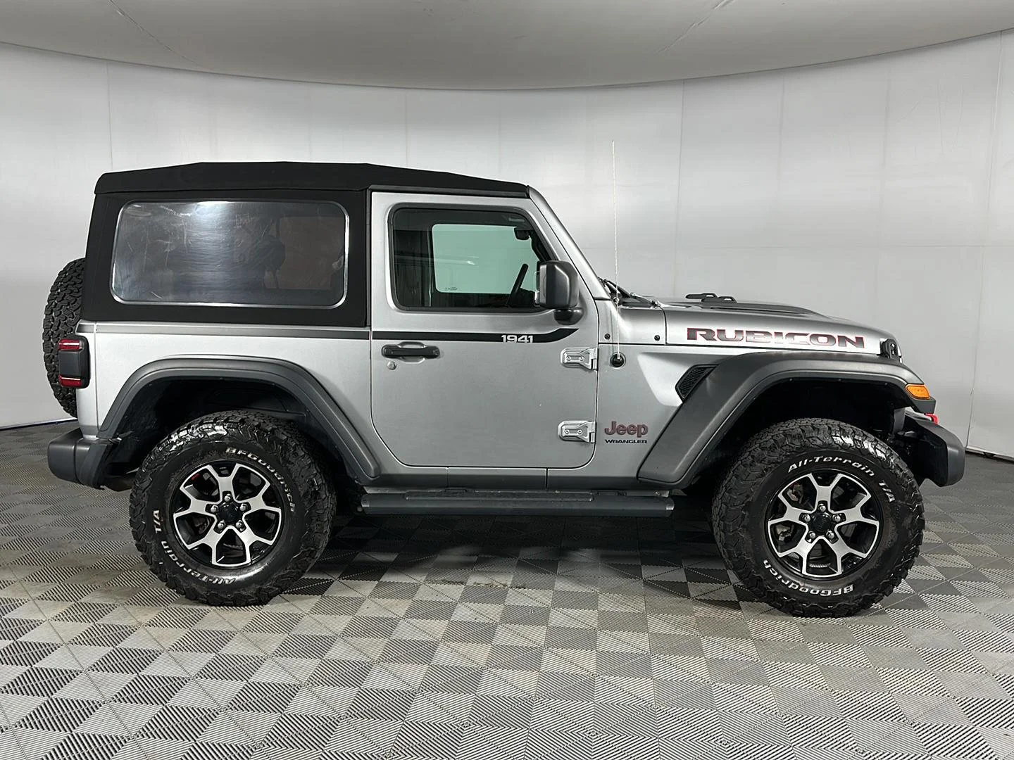 Used 2021 Billet Silver Metallic Clearcoat Jeep Rubicon image 29