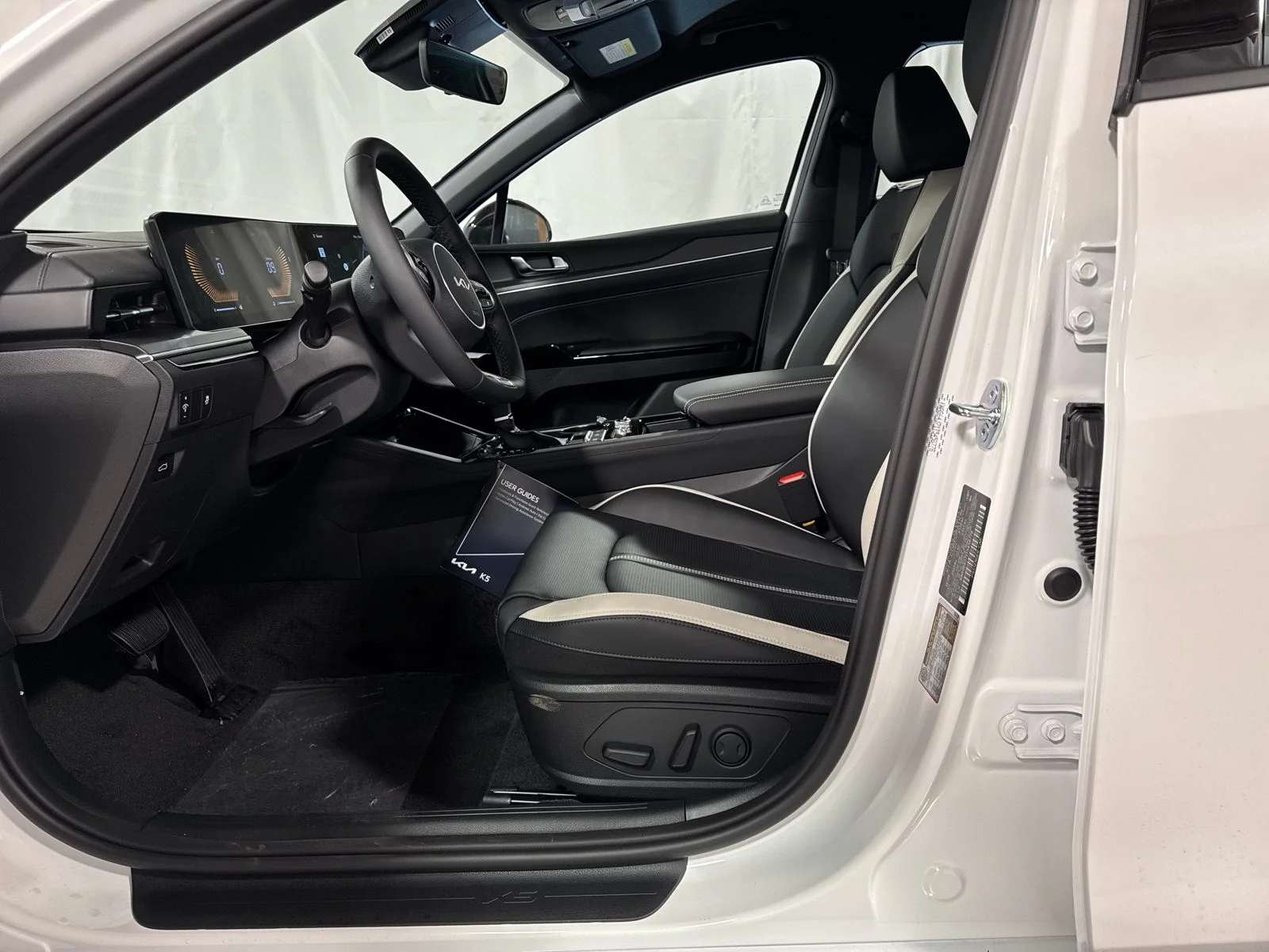 New 2026 Snow White Pearl Kia GT-Line image 3
