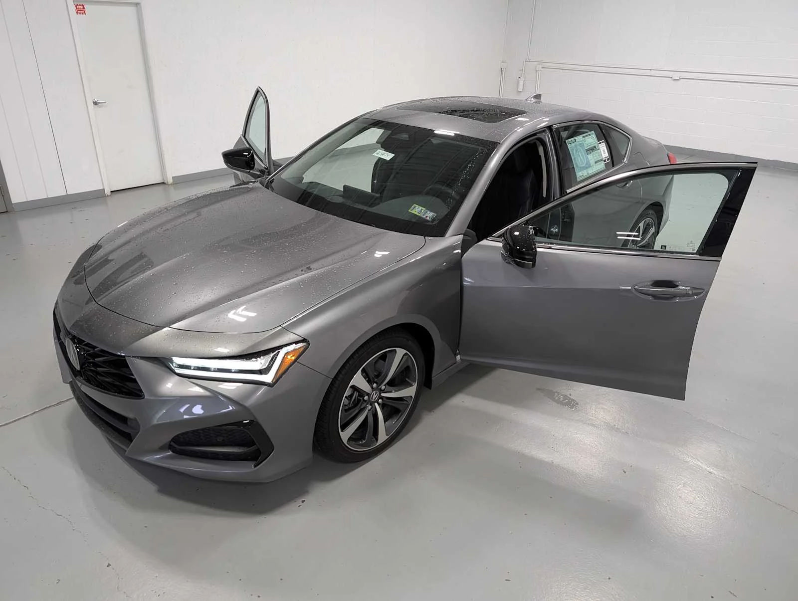 Used 2025 Liquid Carbon Metallic Acura w/Technology Package image 14