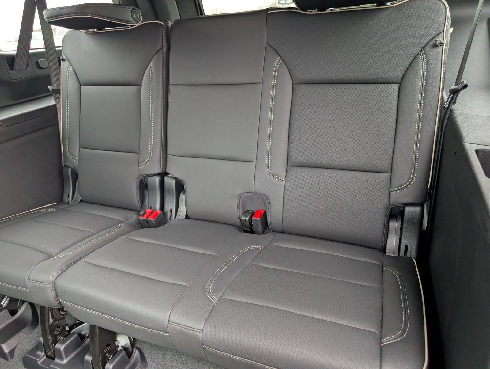 2026 Chevrolet Suburban Premier - Photo 9