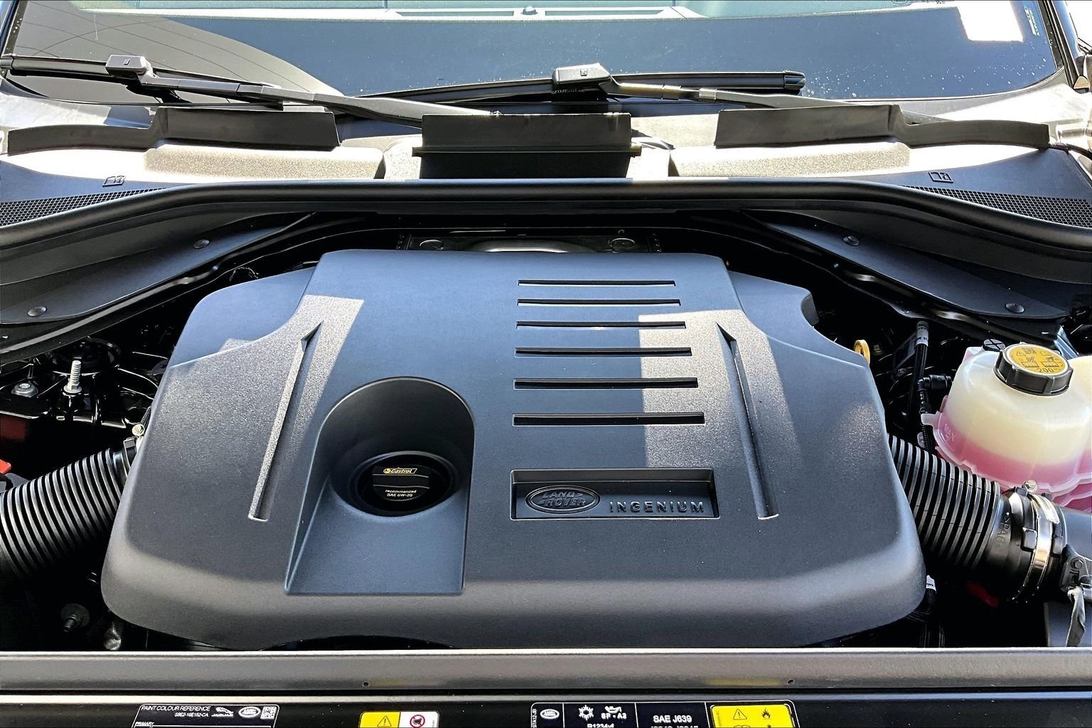 New 2027 Santorini Black Land Rover Dynamic SE image 11