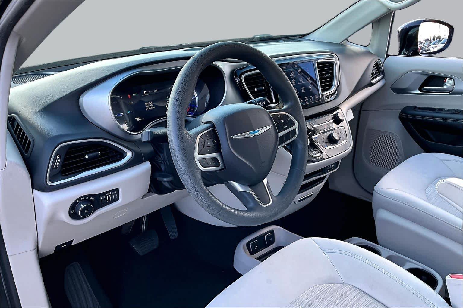 Used 2018 Brilliant Black Crystal Pearlcoat Chrysler Hybrid Touring Plus image 18