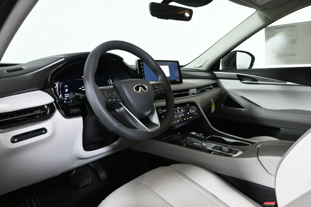 New 2027 White INFINITI LUXE image 15