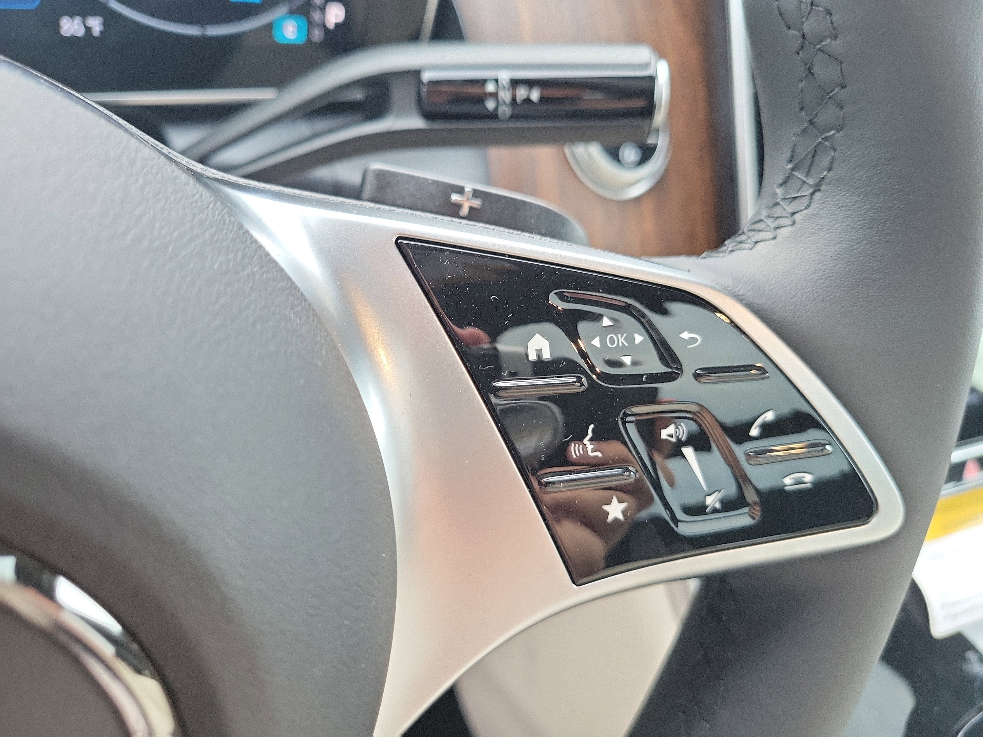 New 2026 Cirrus Silver Metallic Mercedes-Benz GLC 300 image 28