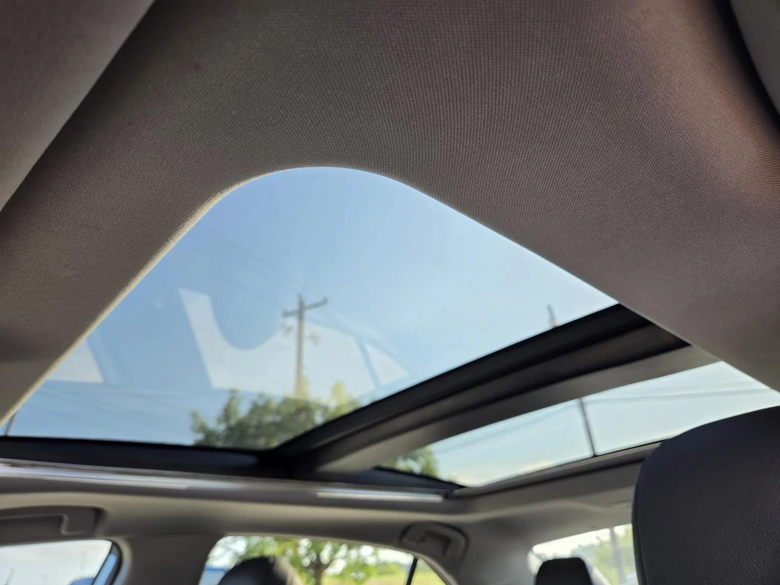 Used 2019 Celestial Silver Metallic Toyota XLE Auto (Natl) image 30