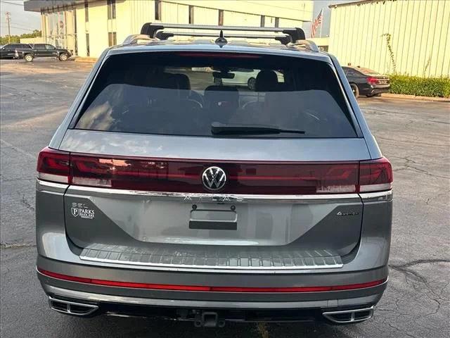 Used 2024  Volkswagen 2.0T SEL Premium R-Line image 10