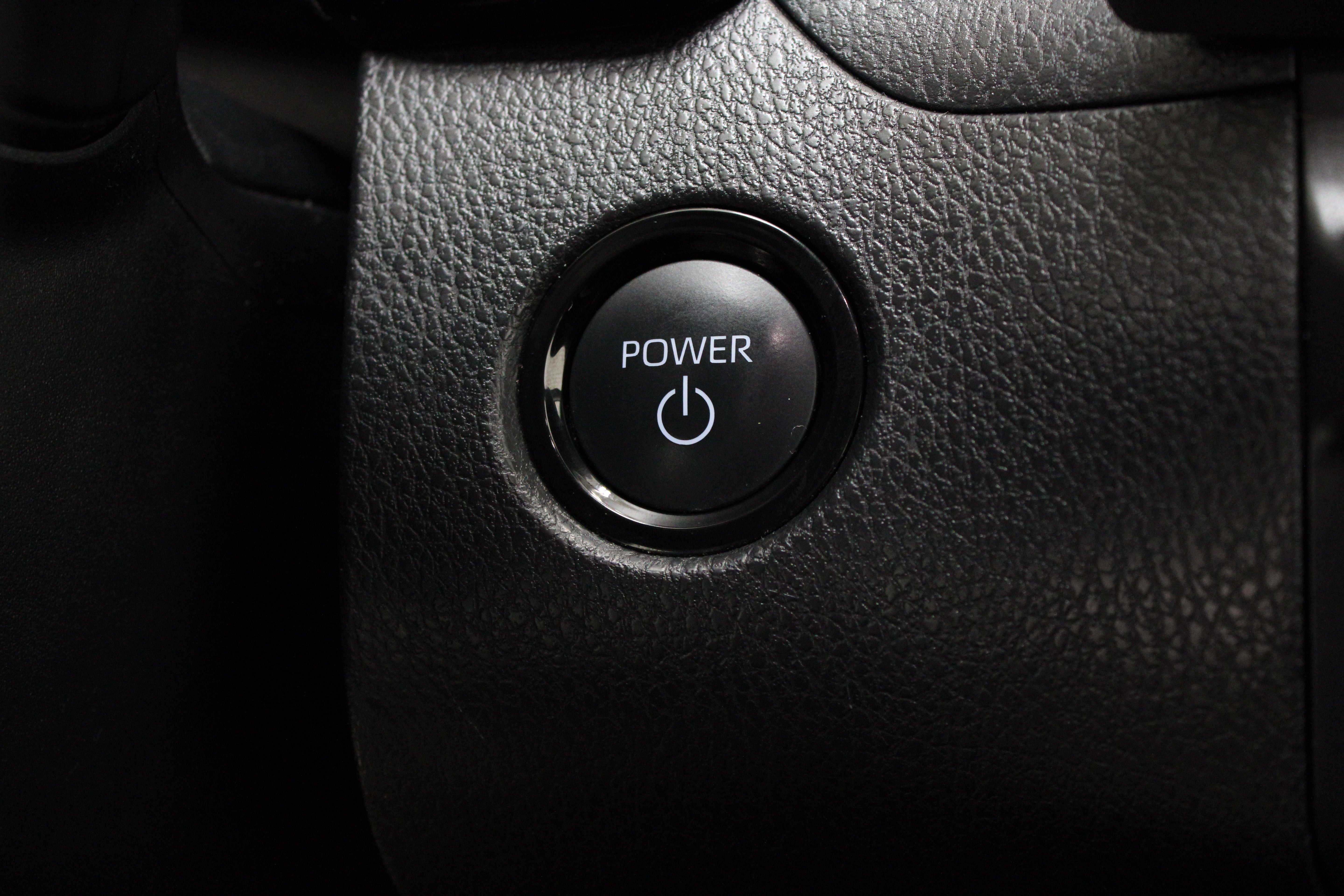 Used 2025 Silver Toyota LE 2.5L/Electric image 17