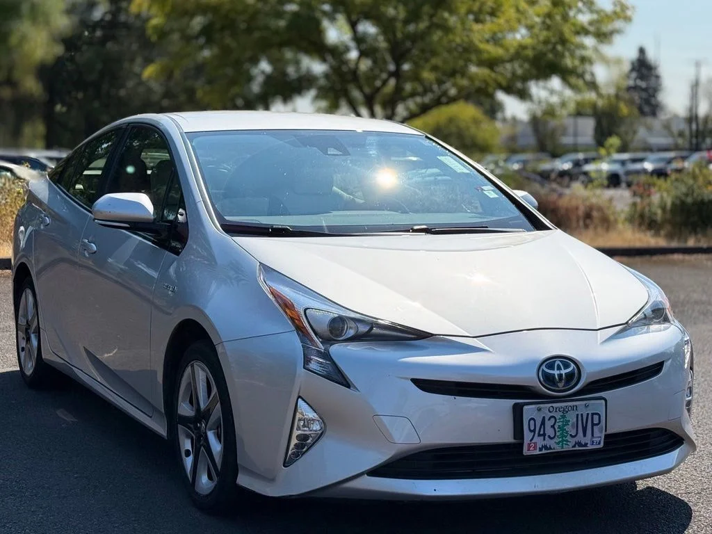 Used 2017 Silver Toyota Three Touring image 7