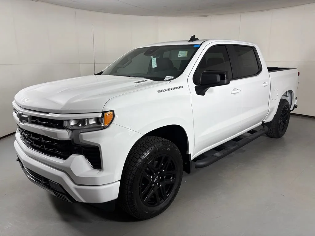 New 2026 Summit White Chevrolet RST image 4