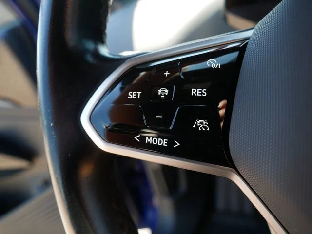 Certified Used 2021 Blue Volkswagen Pro S image 25