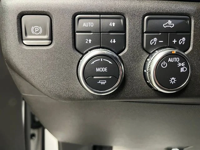 Used 2023 White GMC SLE image 29