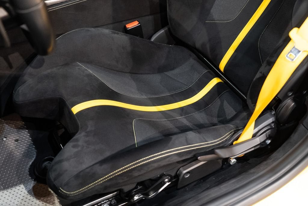 Certified Used 2016 Giallo Triplo Strato Ferrari Base image 35