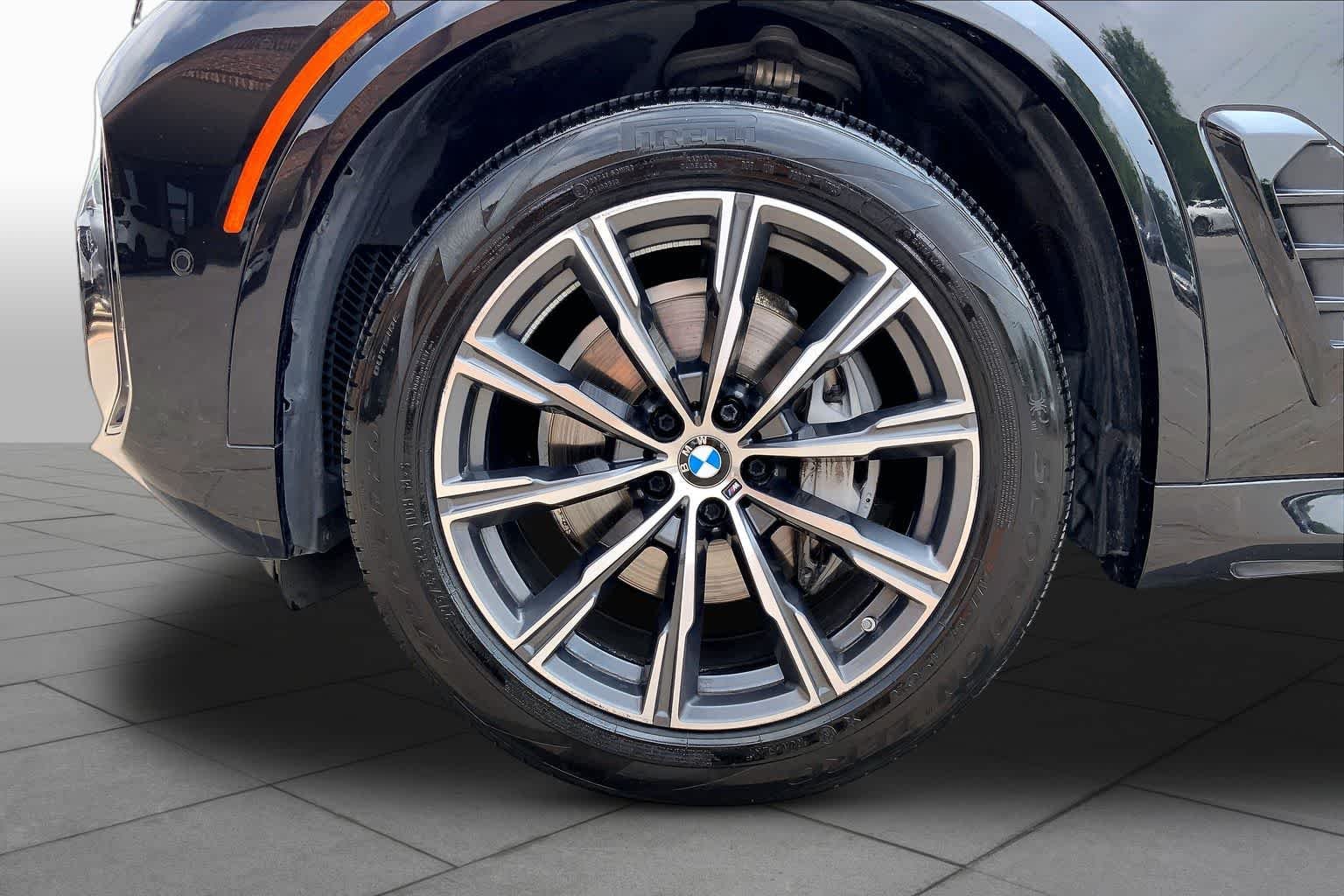 Used 2024 Black Sapphire Metallic BMW sDrive40i image 11