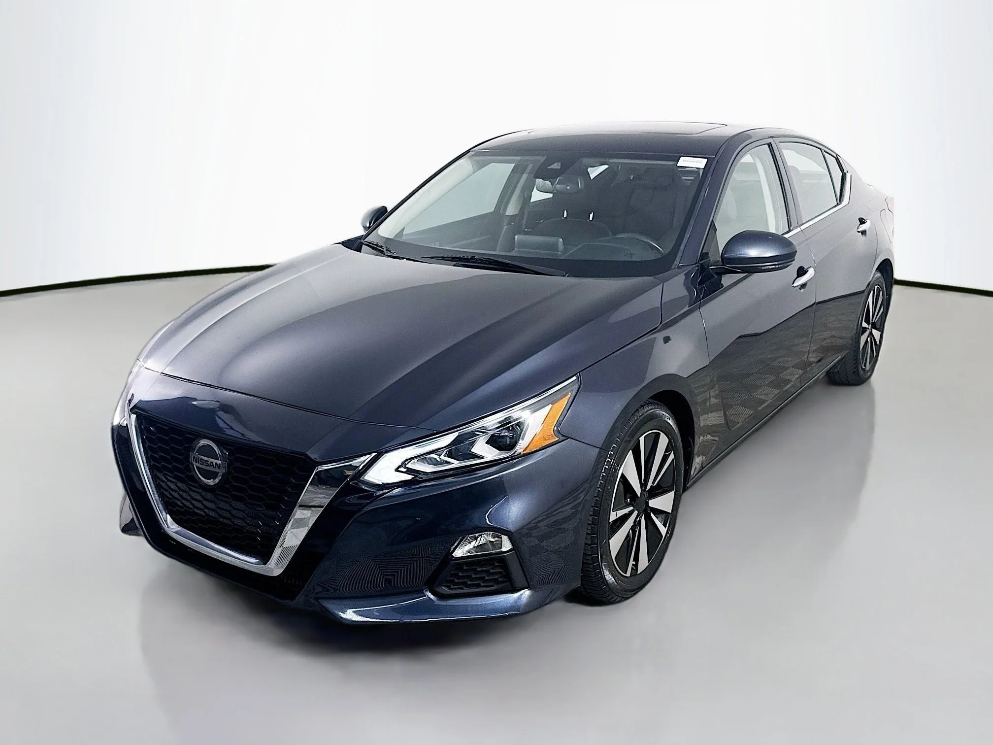 Used 2020 Storm Blue Metallic Nissan 2.5 SV image 3