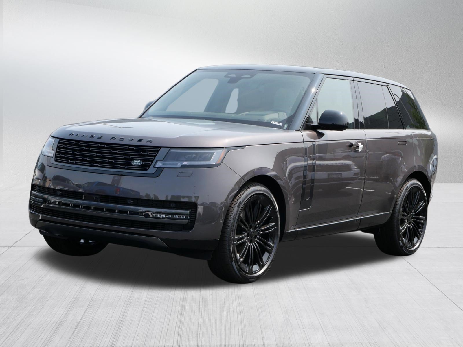 New 2026 Charente Grey LAND ROVER SE image 1