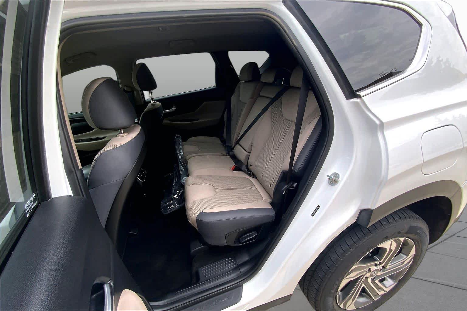Used 2022 Quartz White Hyundai SE image 21