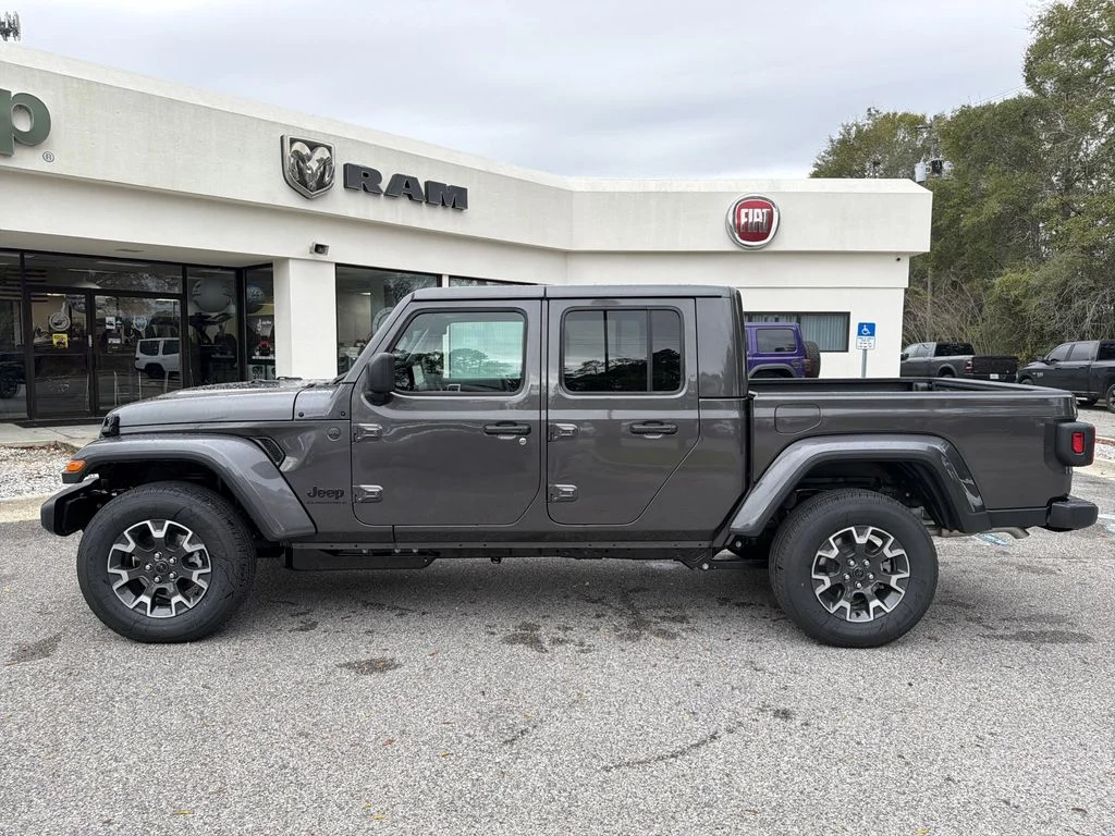 New 2026 Granite Crystal Metallic Clear-Coat Exterior Paint Jeep Sahara image 7