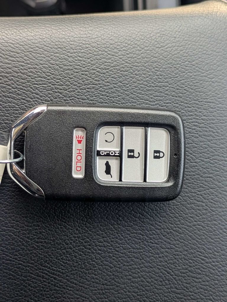 Used 2022 White Honda EX-L image 34