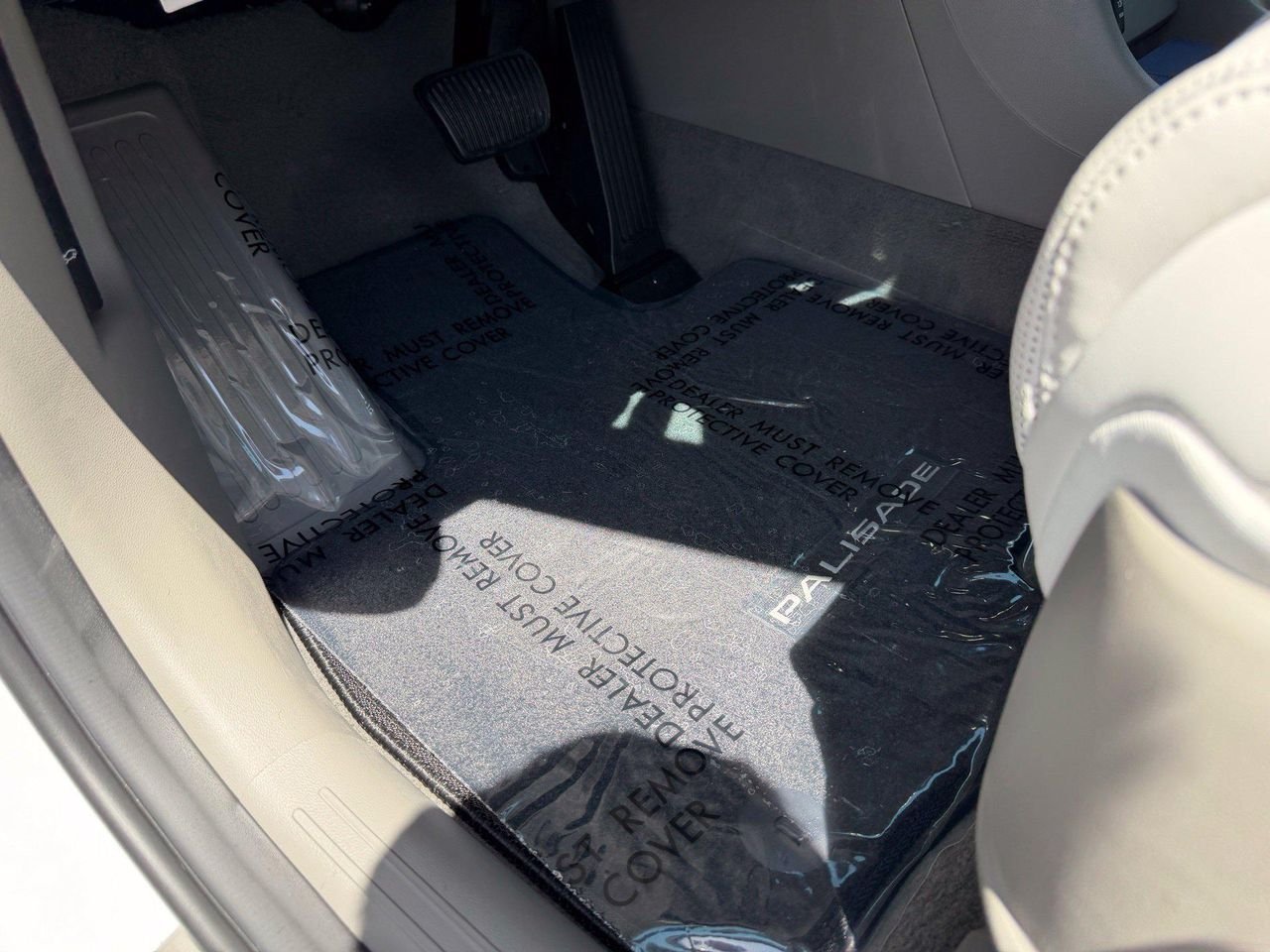 New 2026 White Hyundai SEL Premium image 31