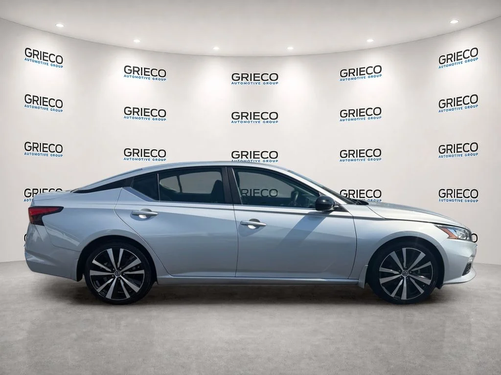 Used 2021 Silver Nissan 2.5 SR image 8