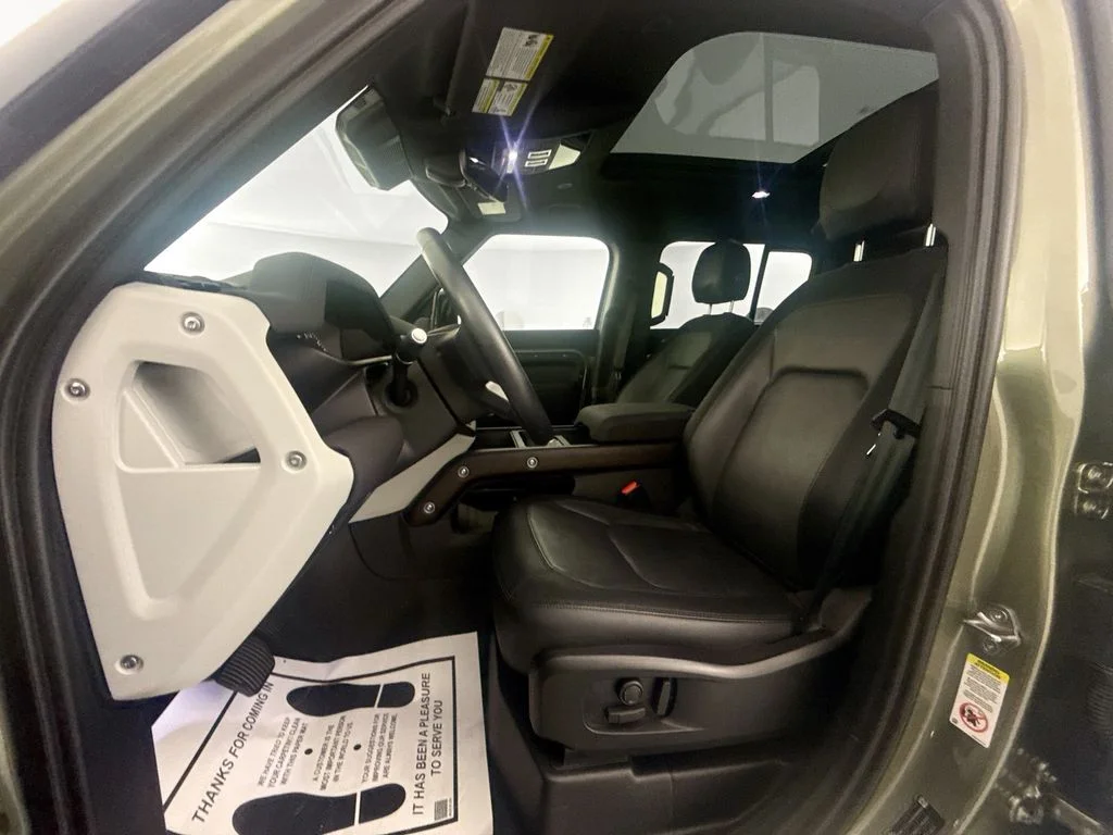 Used 2023 Green Land Rover X-Dynamic SE image 19