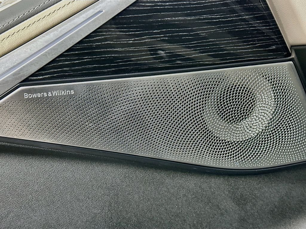 Used 2023 Gray BMW M60i image 18