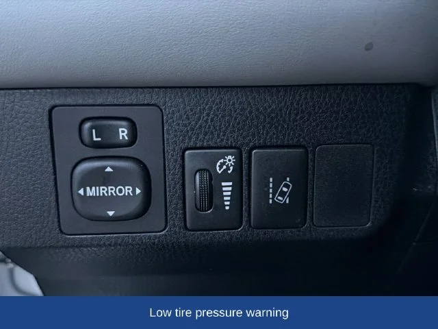 Used 2018 Silver Toyota XLE image 14
