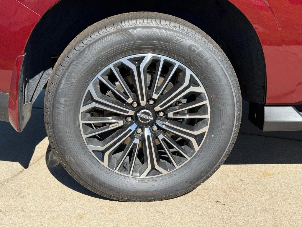New 2026 Coulis Red Pearl / Super Black Two-tone Nissan Platinum image 4