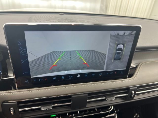 Used 2023 White Lincoln Standard image 18