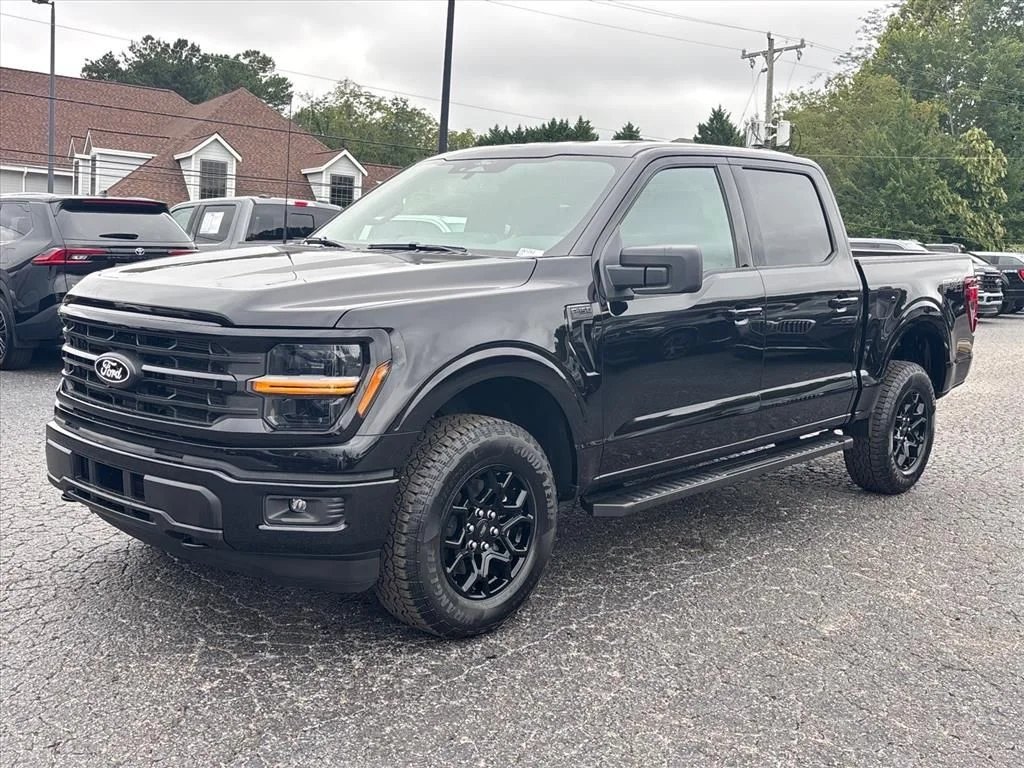 New 2026 Agate Black Metallic Ford XLT image 3