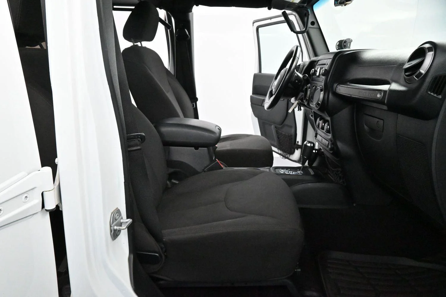 Used 2017 Bright White Clearcoat Jeep Sport image 25