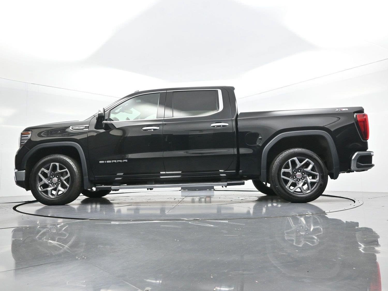 Used 2023 ONYX BLACK GMC SLT image 50