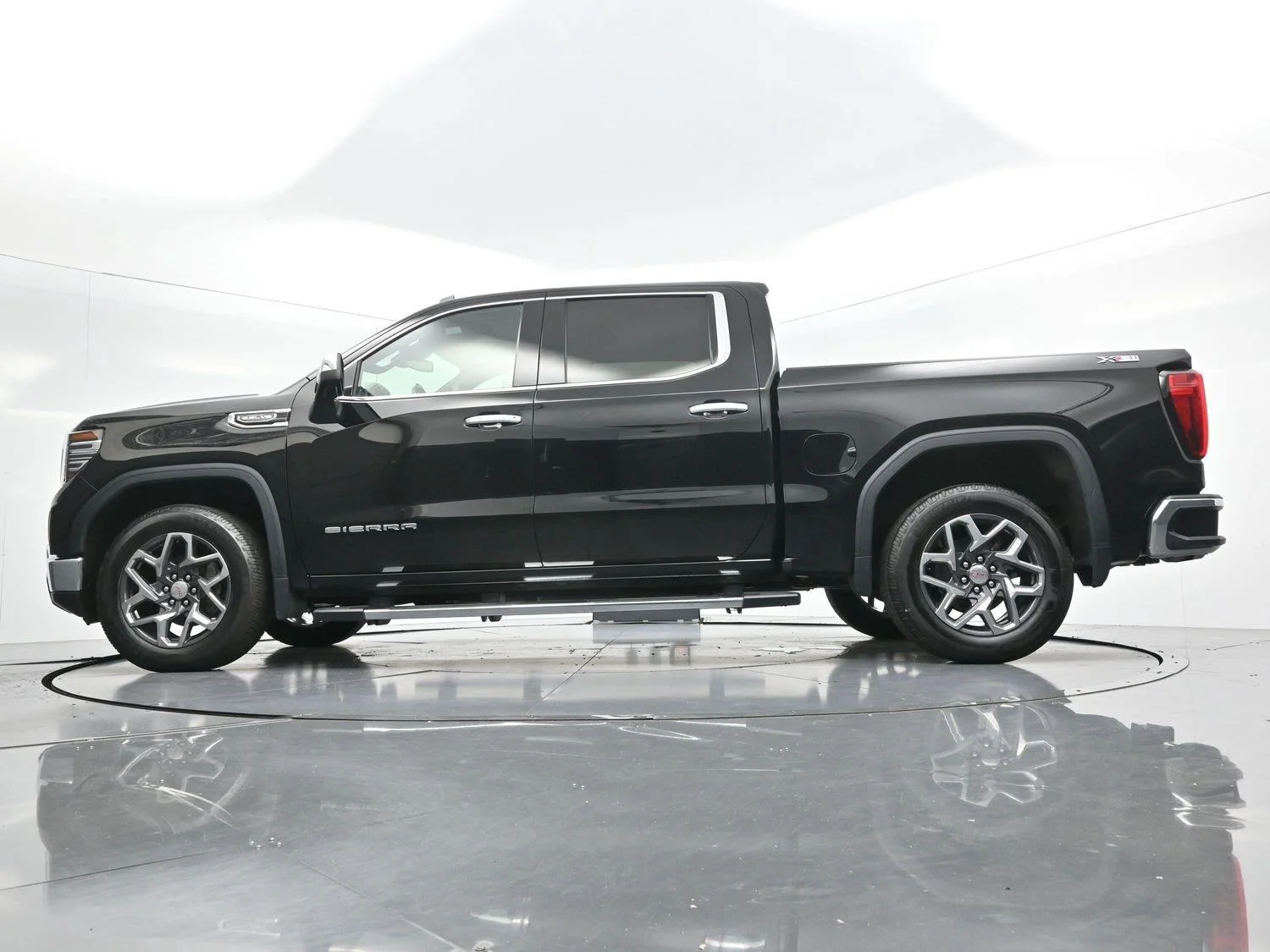 Used 2023 ONYX BLACK GMC SLT image 50
