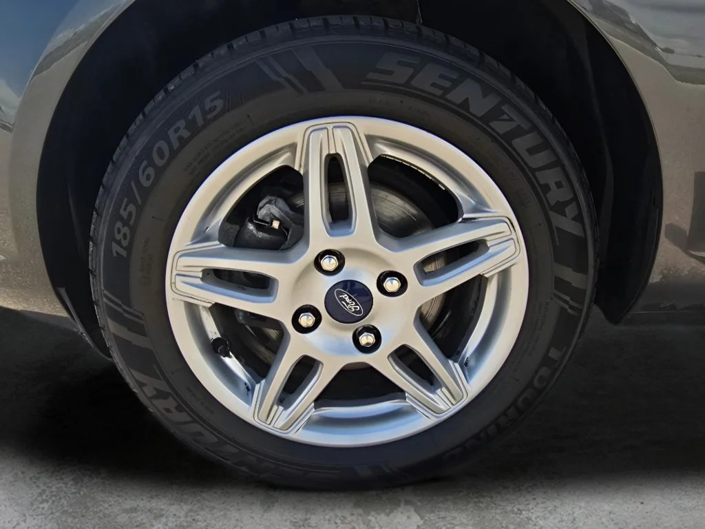 Used 2019 Magnetic Metallic Ford SE image 30