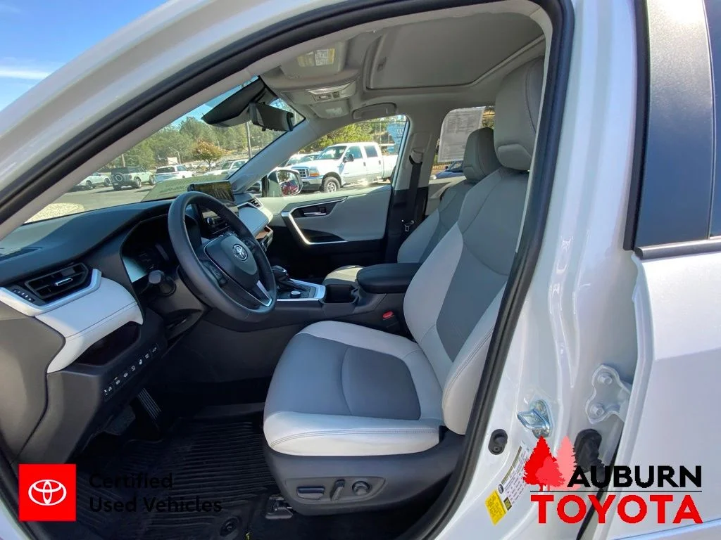 Certified Used 2025 Wind Chill Pearl Toyota Limited image 31