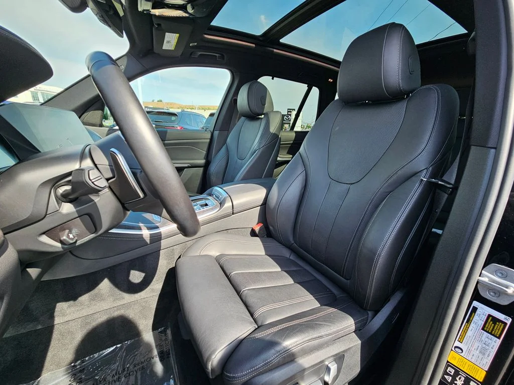 Certified Used 2022 Black Sapphire Metallic BMW xDrive40i image 17