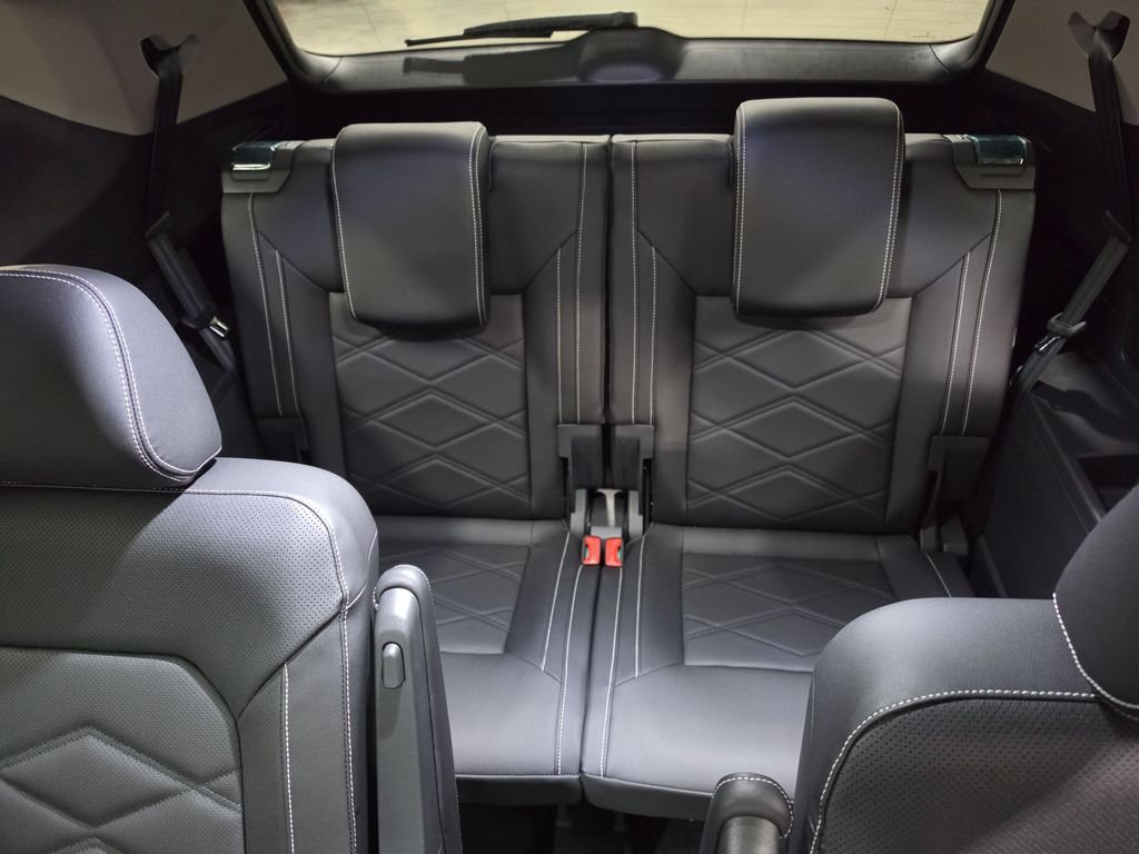 New 2026 White/off-white Volkswagen 2.0T SE w/Technology image 12