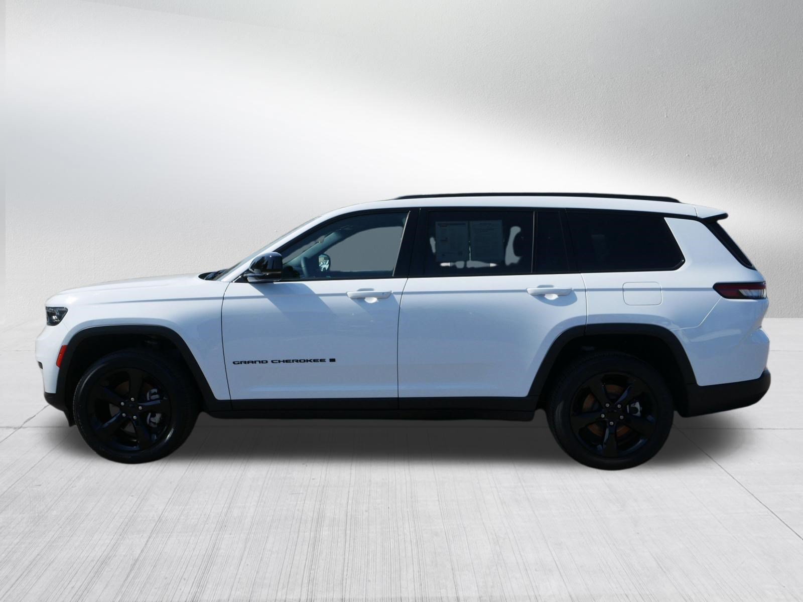 Used 2025 Bright White Clearcoat Jeep Altitude X image 4