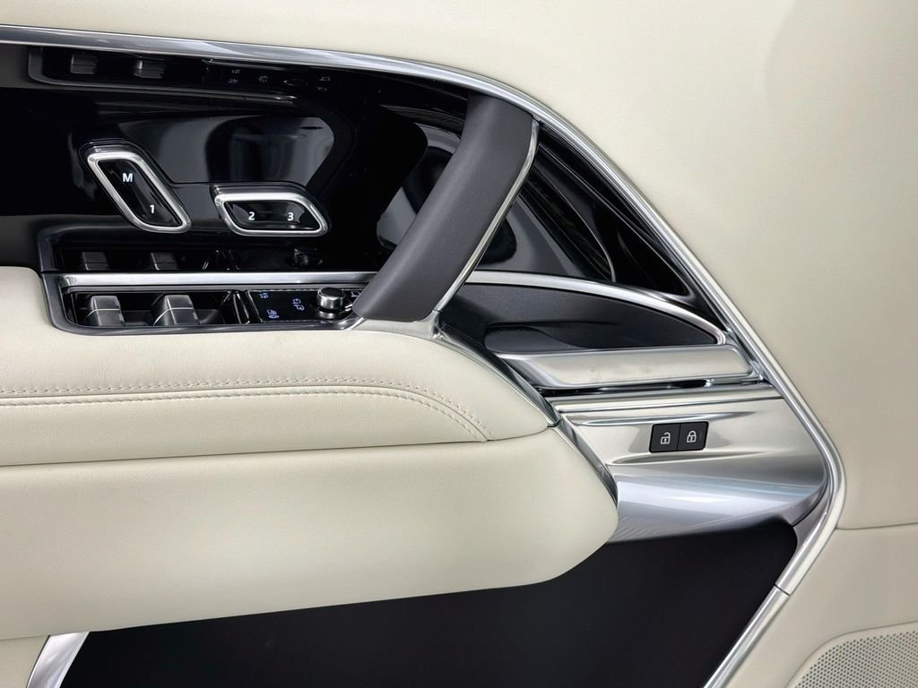 New 2026 Fuji White Land Rover SE image 18