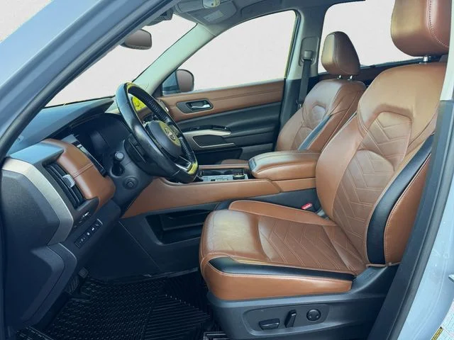 Used 2022 Gray Nissan Platinum image 10