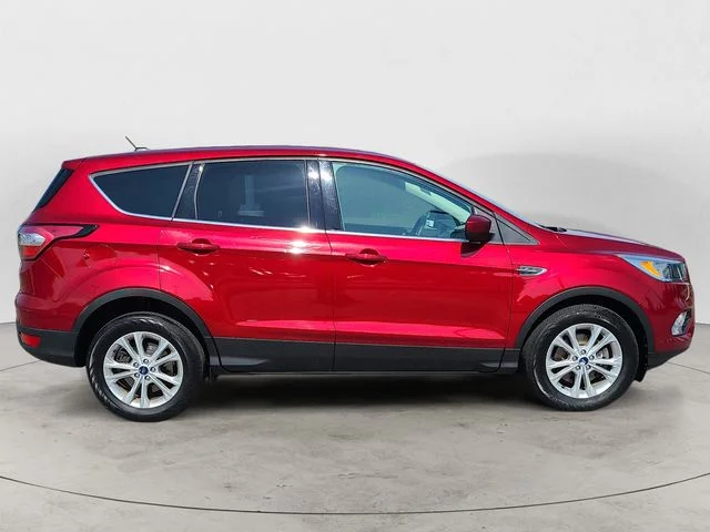 Used 2017 Red Ford SE image 6