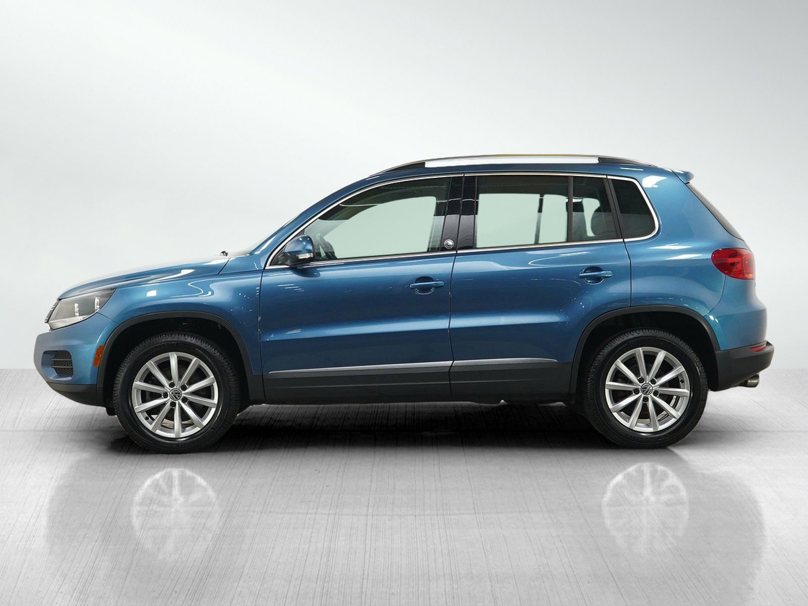 Used 2017 Volkswagen Tiguan Wolfsburg Edition with VIN WVGSV7AX9HK026459 for sale in South Saint Paul, Minnesota