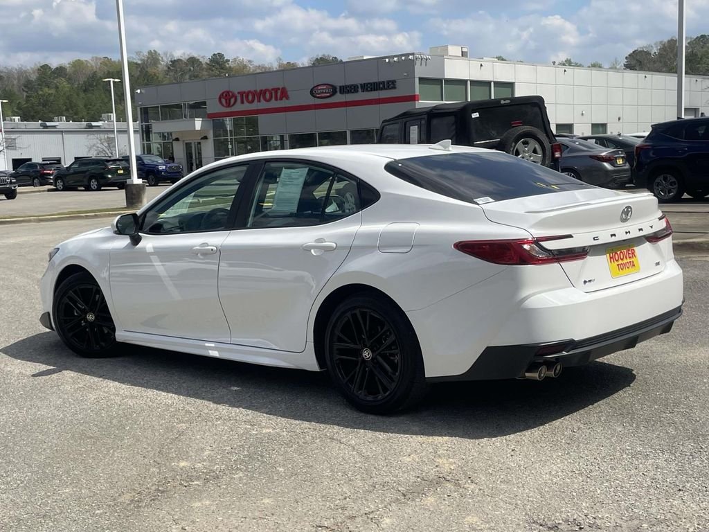Used 2025  Toyota SE image 5