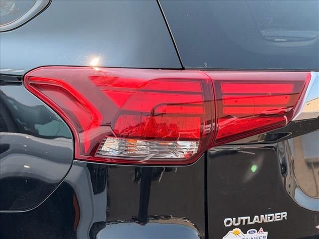 Used 2020 Black Mitsubishi ES image 9