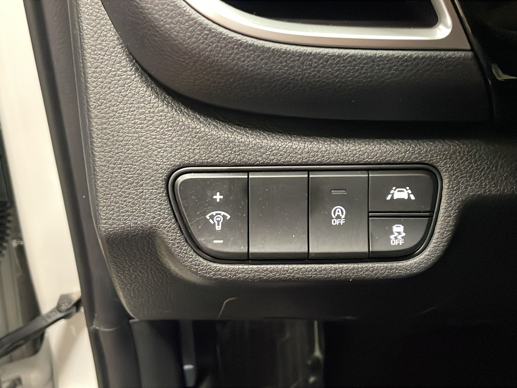 Used 2023 White Kia EX image 27