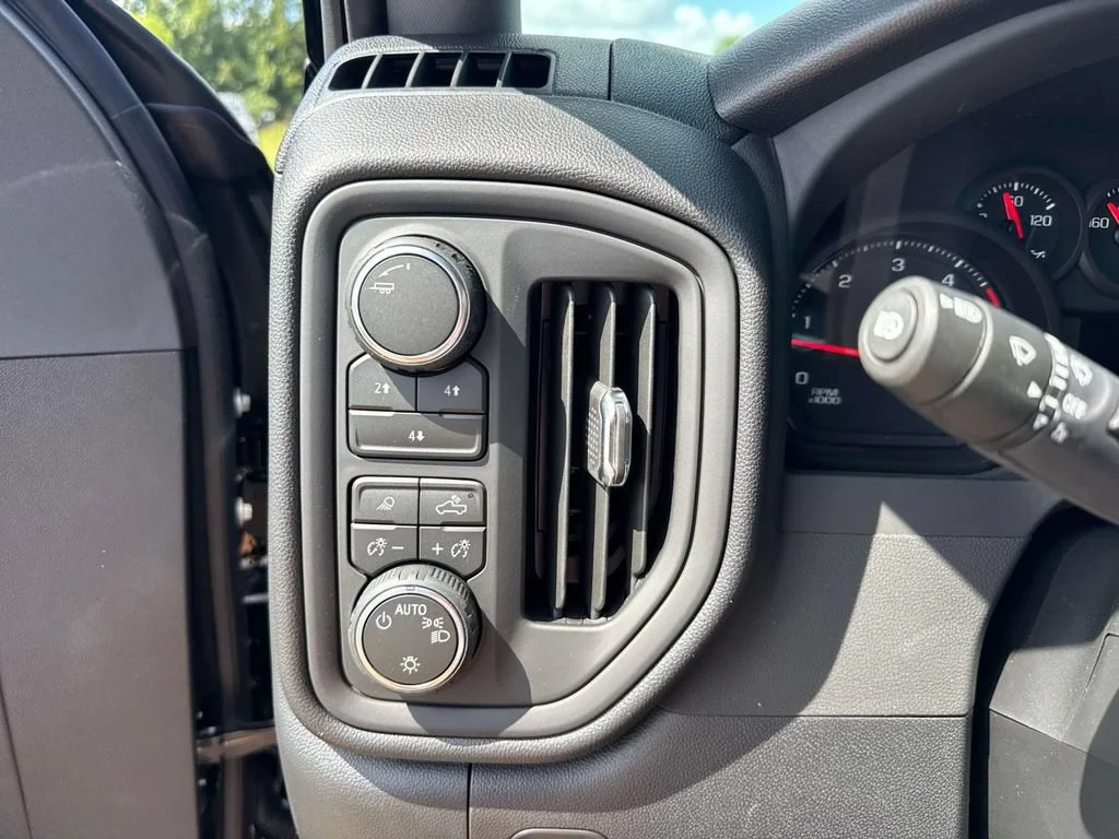 2026 Chevrolet Silverado 2500 HD Custom - Photo 32